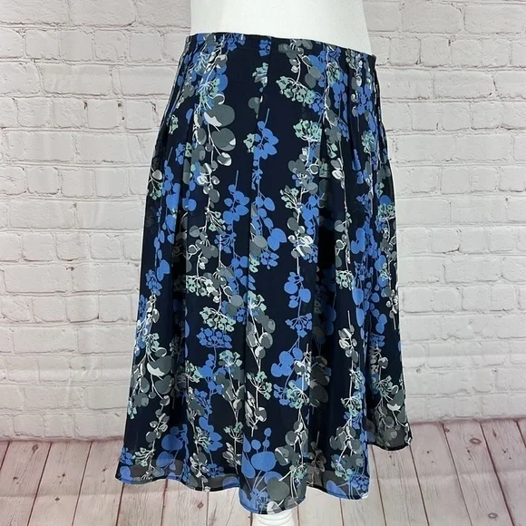 Gap Pleated Navy Floral Skirt Size 12 - Picture 3 of 8